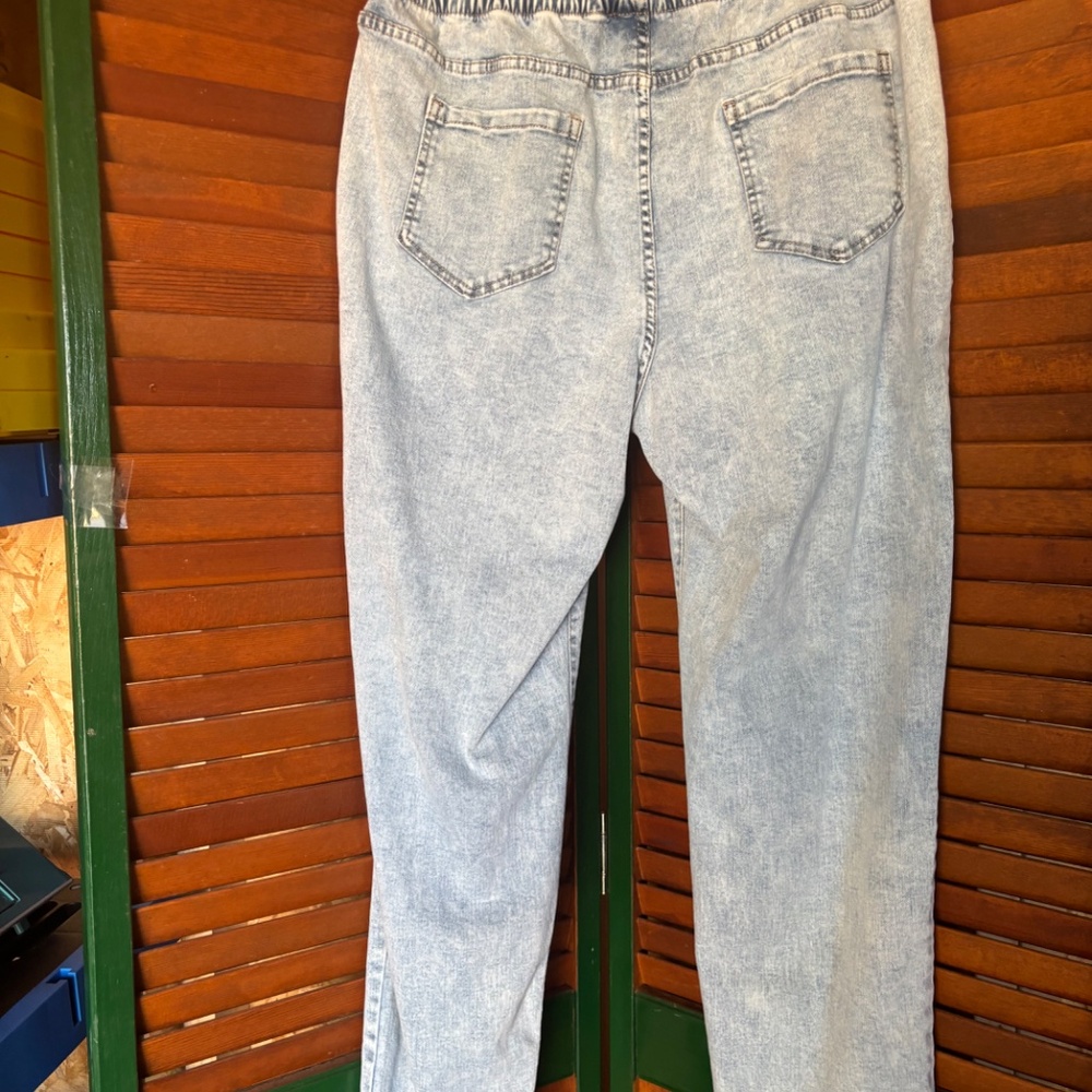 Jeans - Picture 2 of 2
